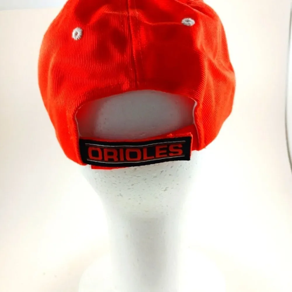 Youths NWOT Baltimore Orioles Embroidered Baseball Hat. Hook and Eye Closure....
